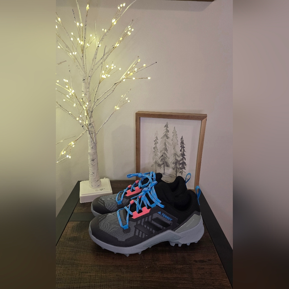 NWT Womens Adidas Terrex Swift R3 Size 8.5